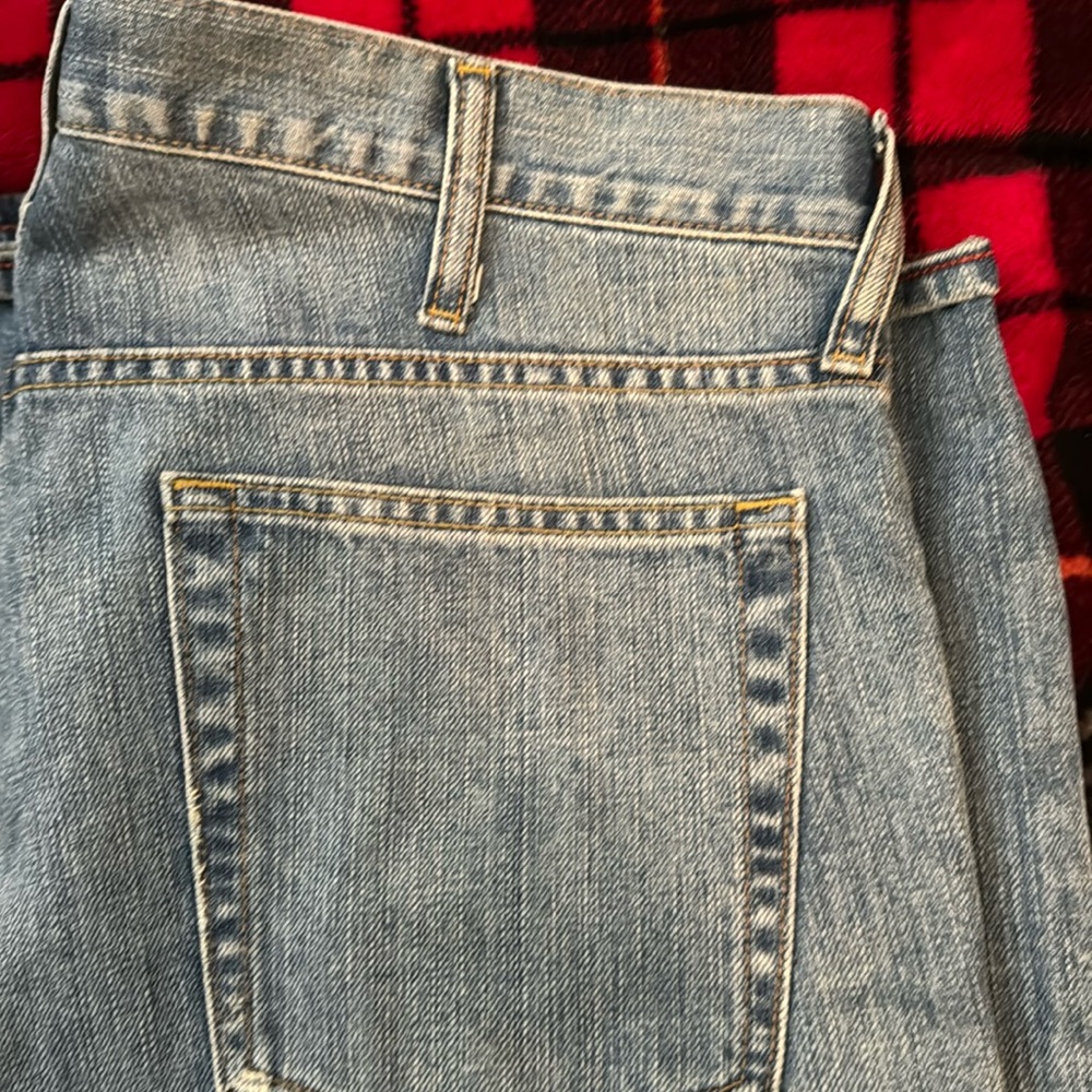 Old Navy jeans use a few times blue book cut size 3632 does not fit me anymore